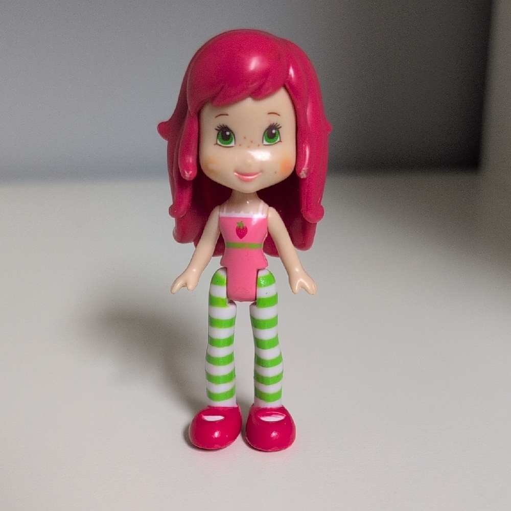 🩷4/$20🩷 Strawberry Shortcake McDonald's Figure, Y2k